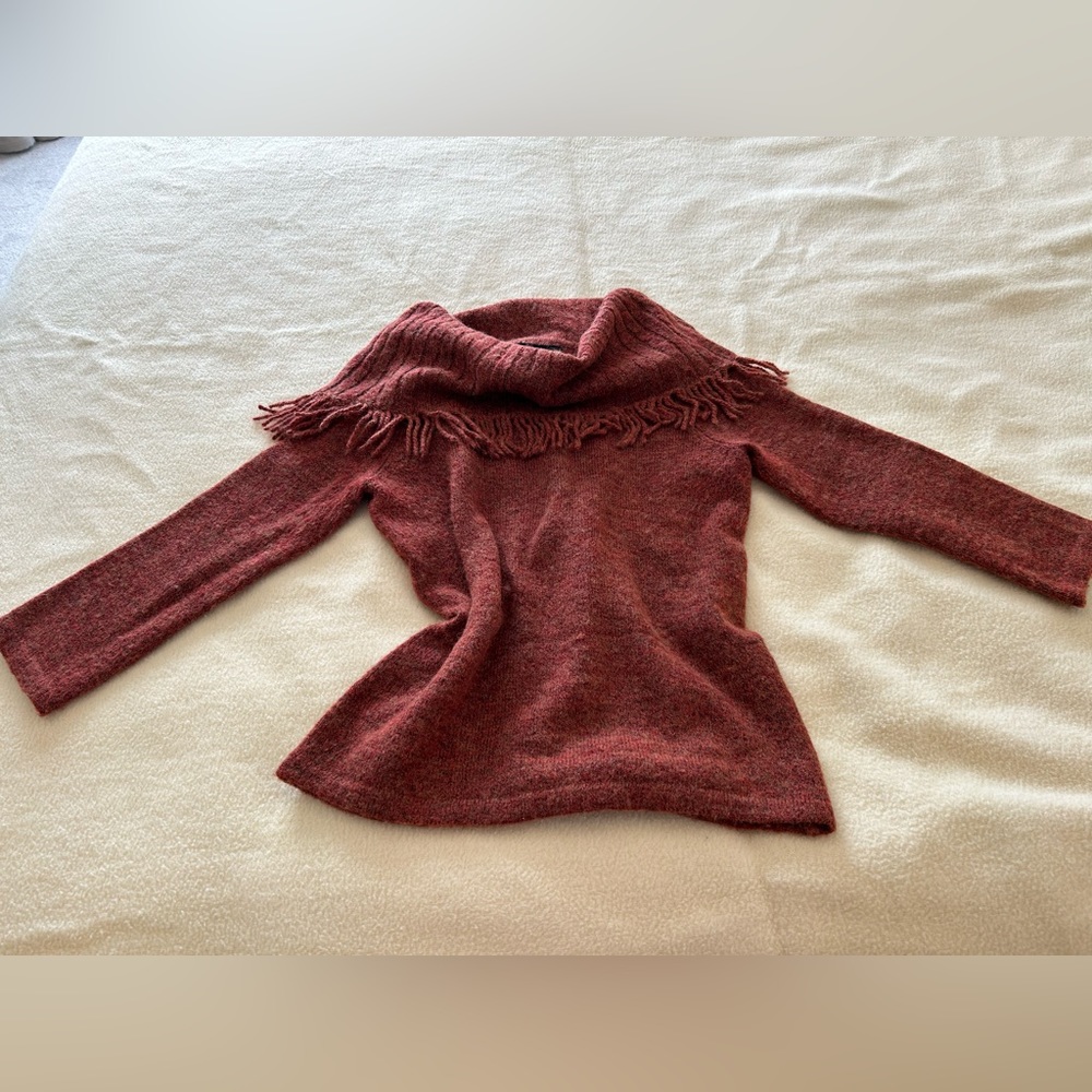 Women Sweater with Stylish Neckline, 25% wool